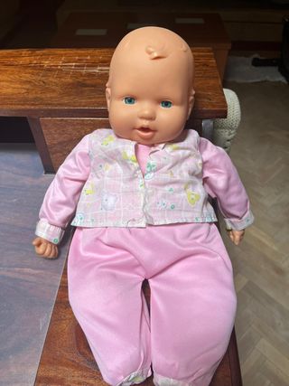 Muñeco bebé de peluche rosa