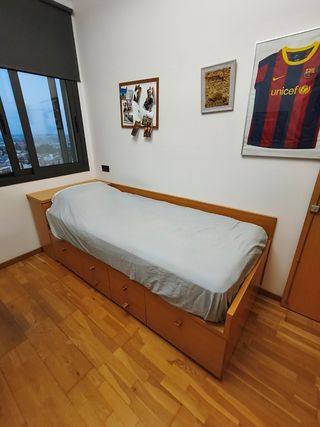 Cama individual de madera con cajones