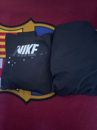 Sudadera y Chaqueta Nike Negra