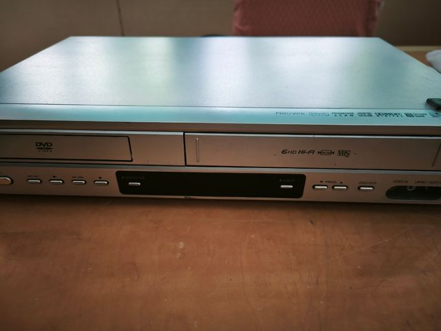 Grabadora DVD y Video LG VCX9842
