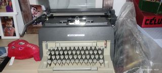 Máquina de escribir Olivetti Línea 98