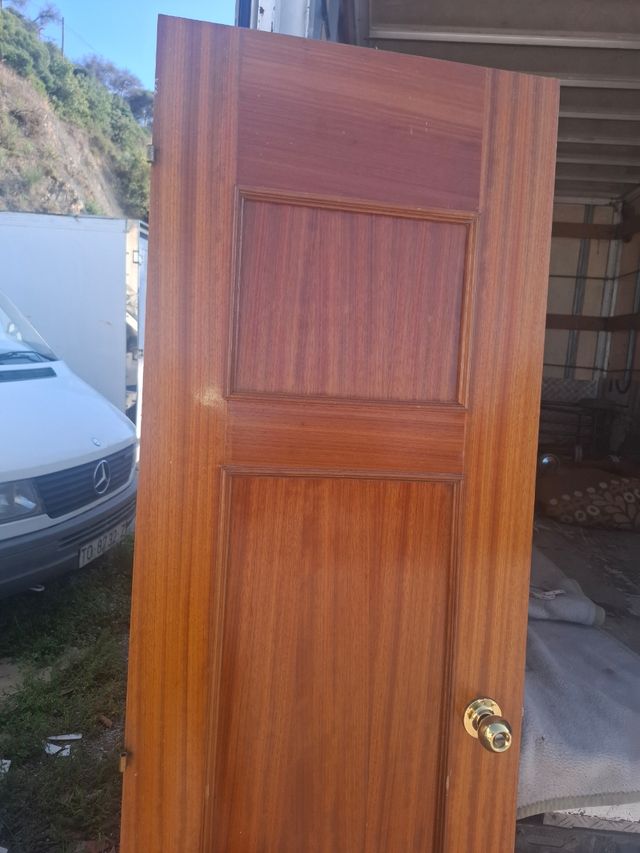 Puertas de interior macizas con sus enbellecedores