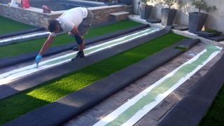 Pistas de pádel, cesped e instalación