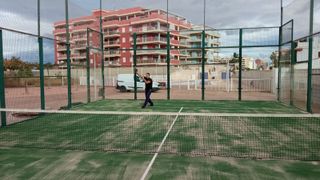 Pistas de pádel, cesped e instalación