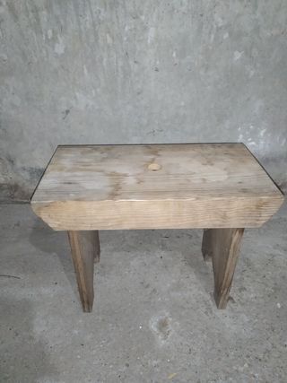 Banco o taburete de madera