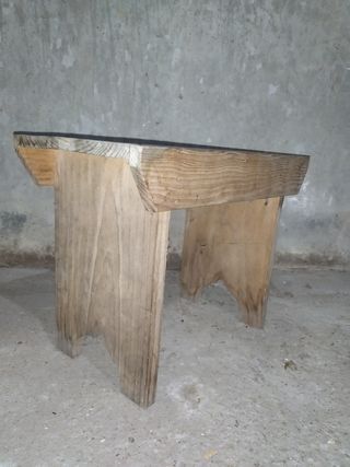 Banco o taburete de madera