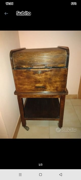 Schedario in noce con rotelle