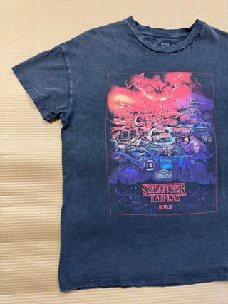 Camiseta Stranger Things Negra Vintage Talla S/M
