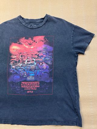 Camiseta Stranger Things Negra Vintage Talla S/M