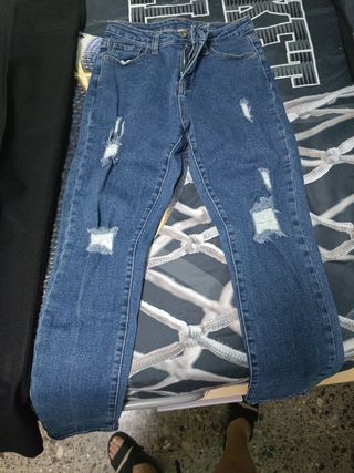 Vaqueros desgastados azules, regalo otro pantalón 