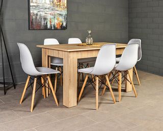 Mesa de comedor de madera