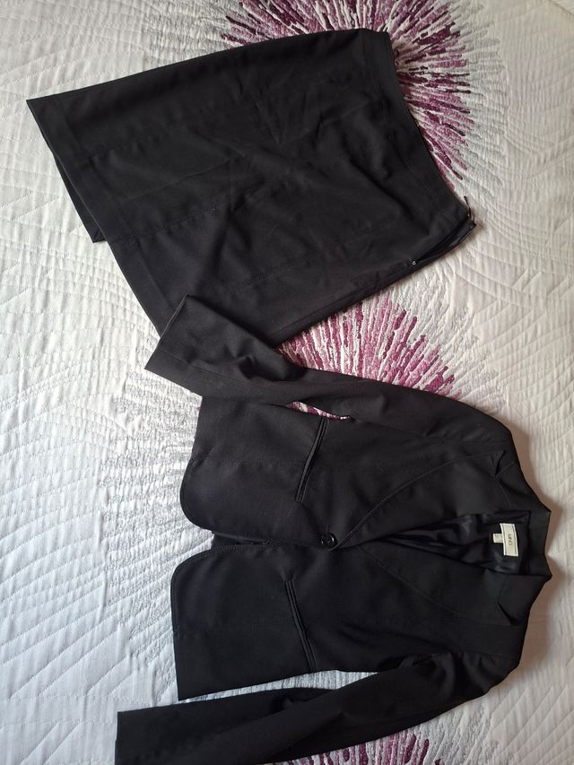 Traje Chaqueta y Falda Negro