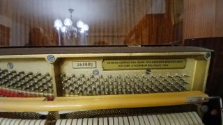 Piano PETROF