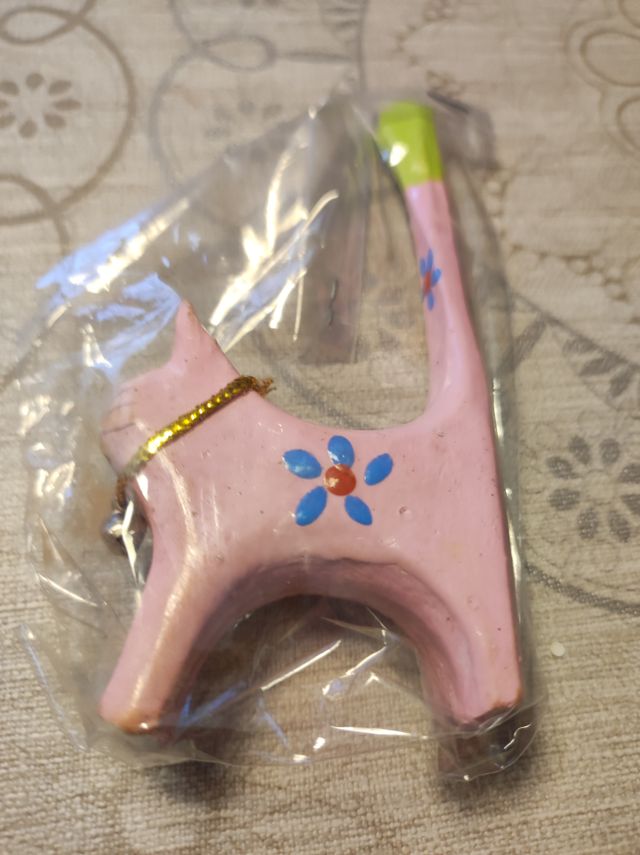 Guarda anillos de madera gato rosa.