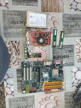 Placa Base GIGABYTE + Micro + Gráfica + Disco