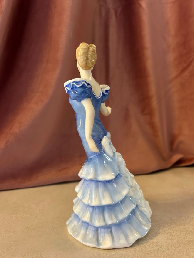Figura Royal Doulton HN3861 Centre Stage