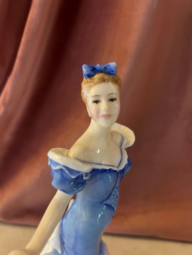 Figura Royal Doulton HN3861 Centre Stage