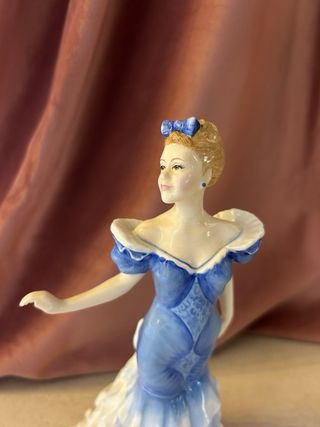 Figura Royal Doulton HN3861 Centre Stage