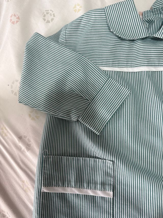 Bata guardería rayas verde