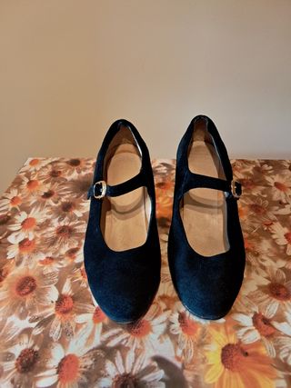 Falda y zapatos de baile flamenco