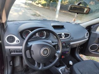 Renault Clio 2006 ITV 2026 pegatina B