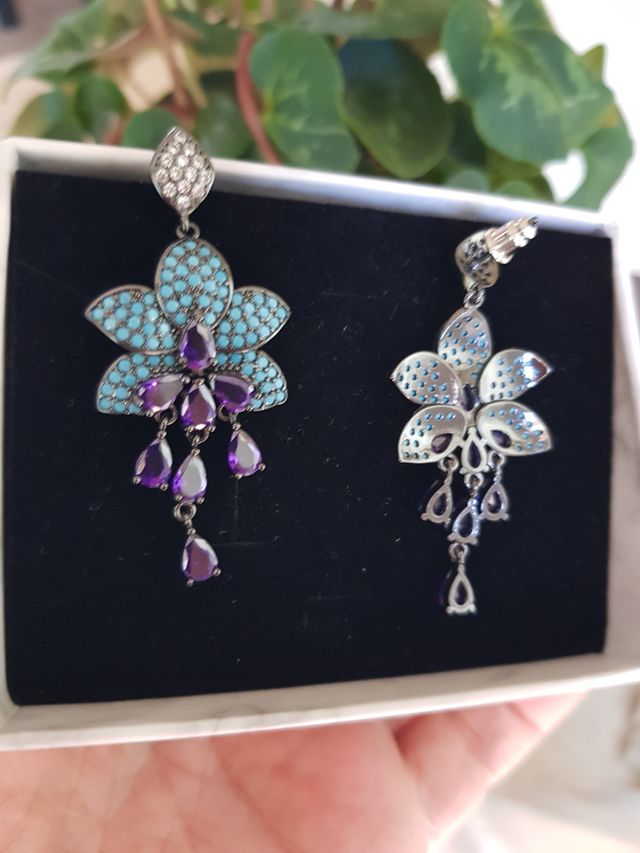 Pendientes de fiesta morados y turquesa