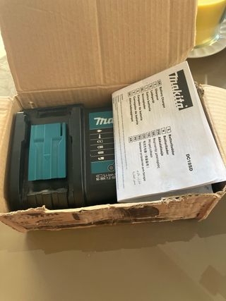 Cargador Makita DC18SD