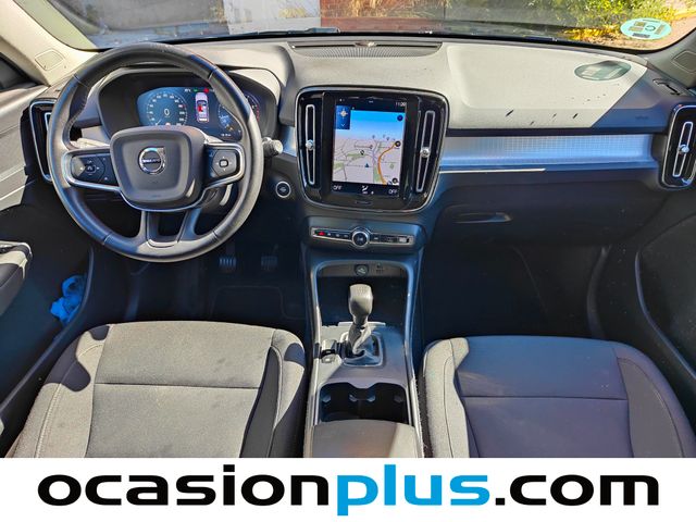 Volvo XC40 T3 Momentum Pro 120 kW (163 CV)