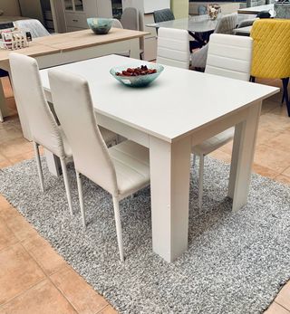 Mesa de comedor blanca
