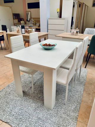 Mesa de comedor blanca