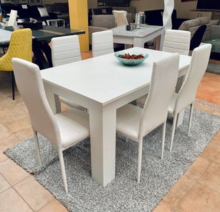 Mesa de comedor blanca