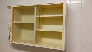 Mueble vitrina cocina madera y cristal
