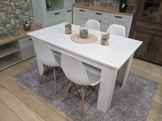 Mesa y 4 sillas