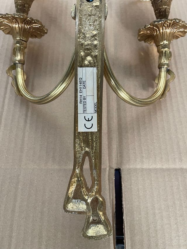 Coppia di lampade da parete in bronzo antico