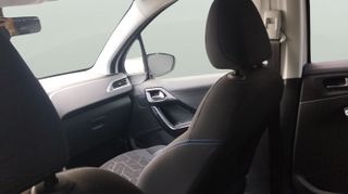 Peugeot 2008 BlueHDi 100 Signature 73 kW (100 CV)