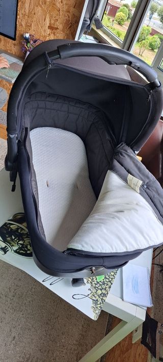 Capazo y silla infantil negra Concorde.