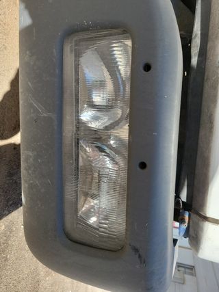 Parachoques Nissan Atleon con Faros