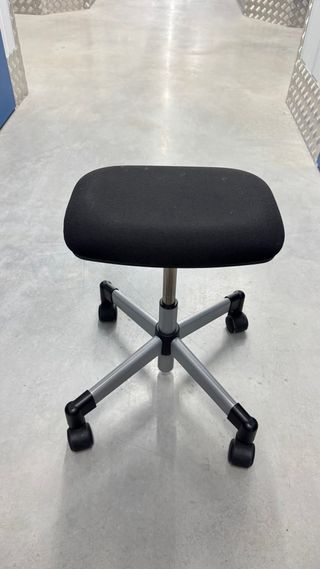 Silla Elevable Peluquería Steelcase Negra