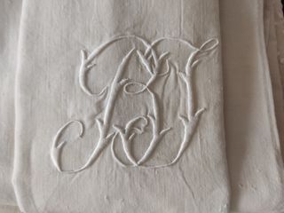 ANTIGUAS SÁBANAS DE LINO CON INICIALES Y BORDADOS
