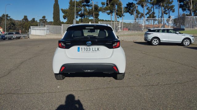 Toyota Yaris 120H Business Plus 85 kW (116 CV)