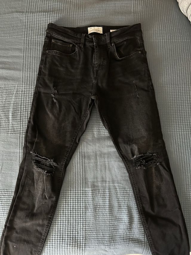Vaqueros negros rotos Pull&Bear