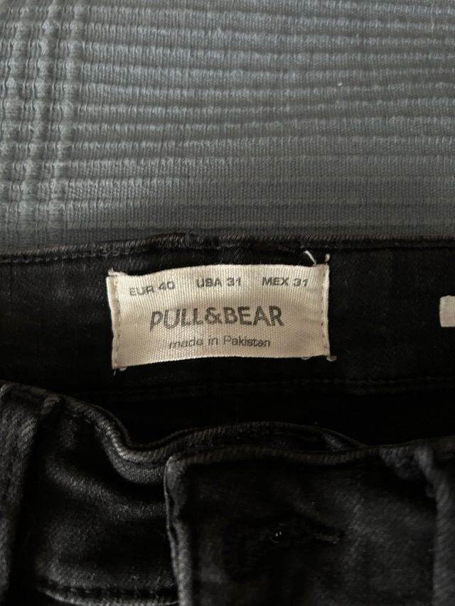 Vaqueros negros rotos Pull&Bear