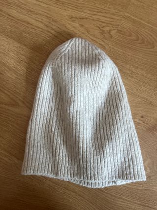 Gorro de lana beige