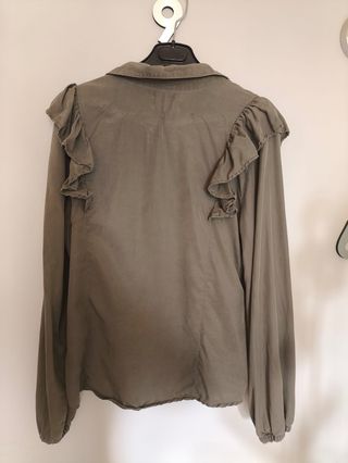 Blusa verde mujer con volantes
