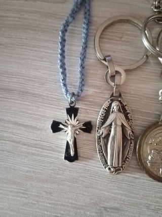 Oferta Lote Colgantes y Llaveros Religiosos