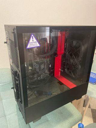 Torre PC con Placa Base MSI, RAM y Refrigeración 