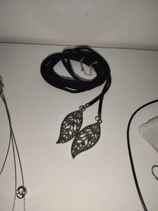 Lote bisutería: collares, pulseras, anillos