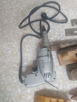 Serruchos y herramientas de carpintería