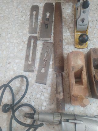 Serruchos y herramientas de carpintería