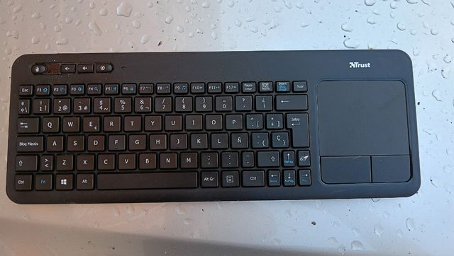 Teclado inalámbrico Trust con Touchpad